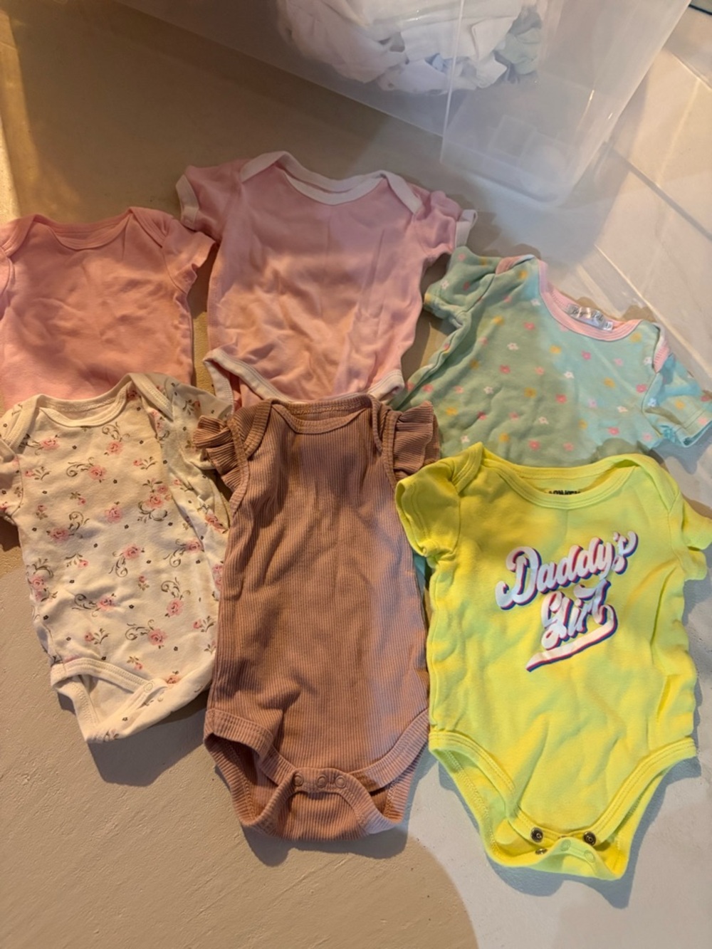 Lot of 6 Baby Onesies - newborn - Pink, Yellow, Mint & Floral